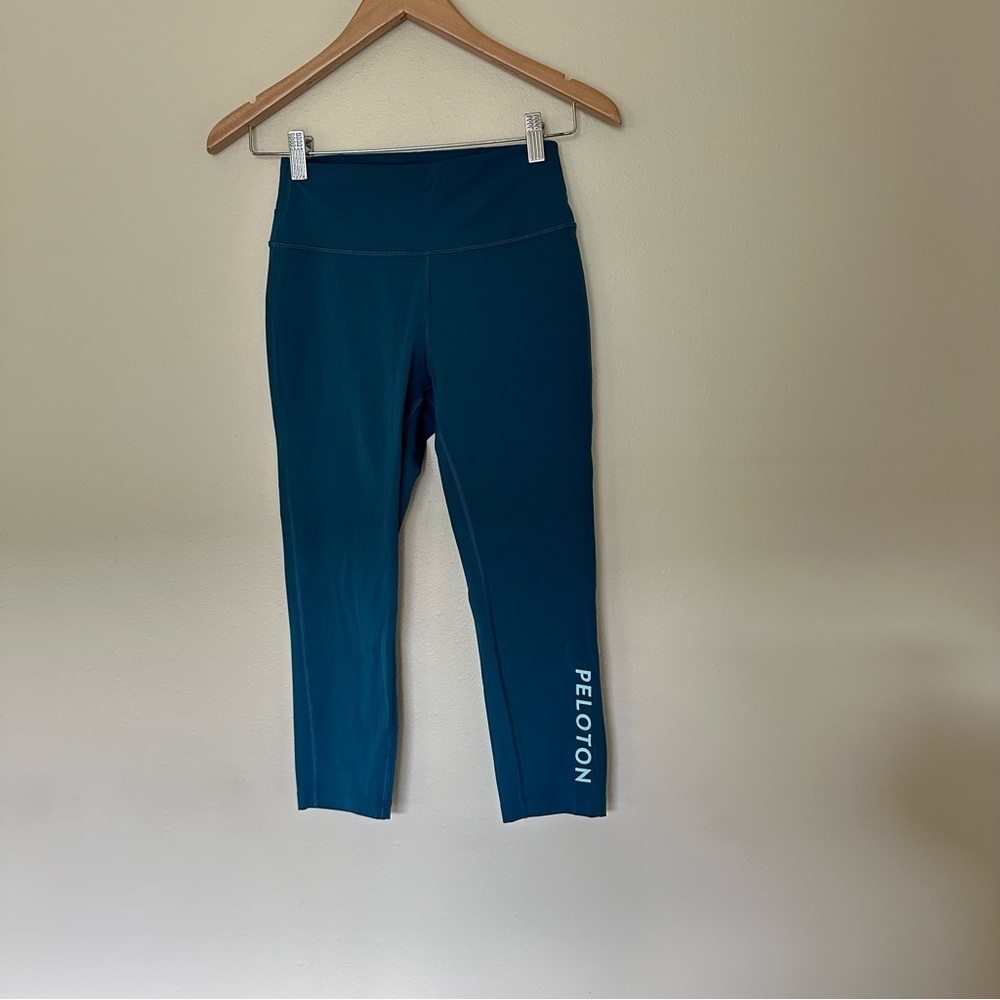PELOTON Women Small Essential Capri Workout Compressive Legging - Picture 2 of 7